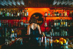 Woodinville cut shop live music every thursday