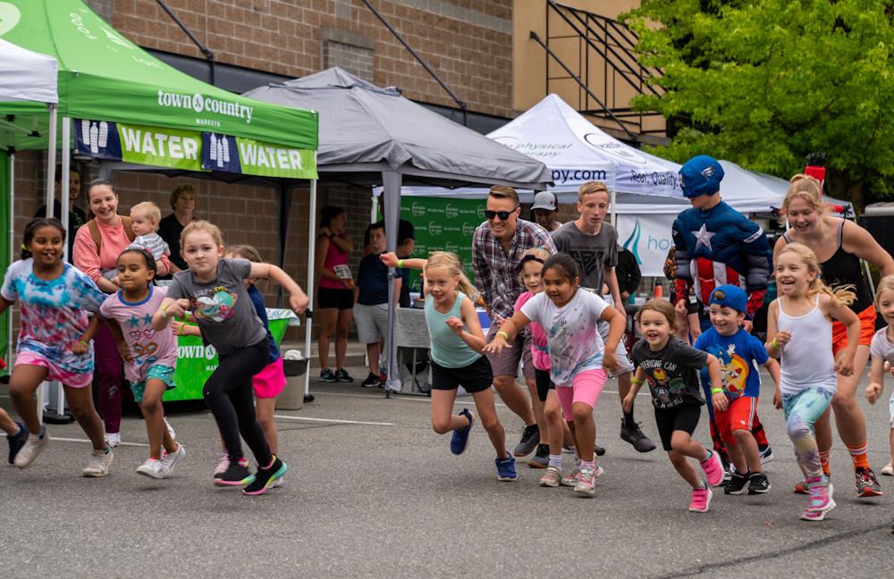 kids racing at the Run of the Mill 5k in Mill Creek Washington