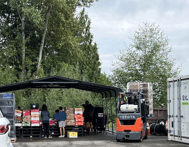 hope Creek Food bank - workers