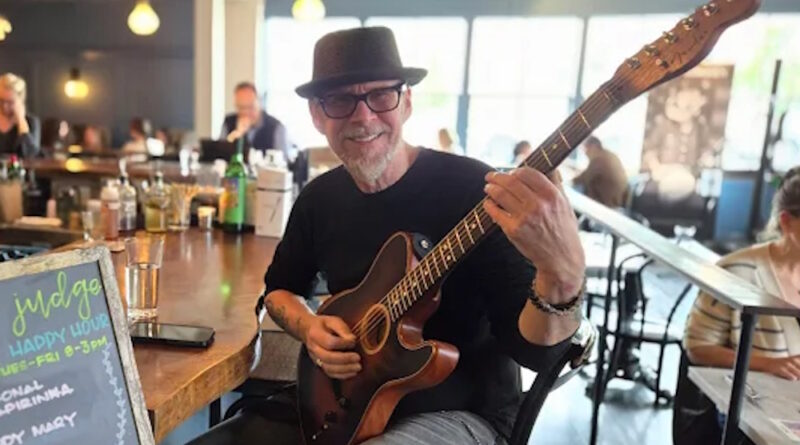 Live music in Bothell Washington at The Cottage on Friday and Saturday Nights